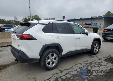 2021 Toyota Rav4 Xle z USA, uszkodzony, nr VIN 2T3P1RFV4MC149176